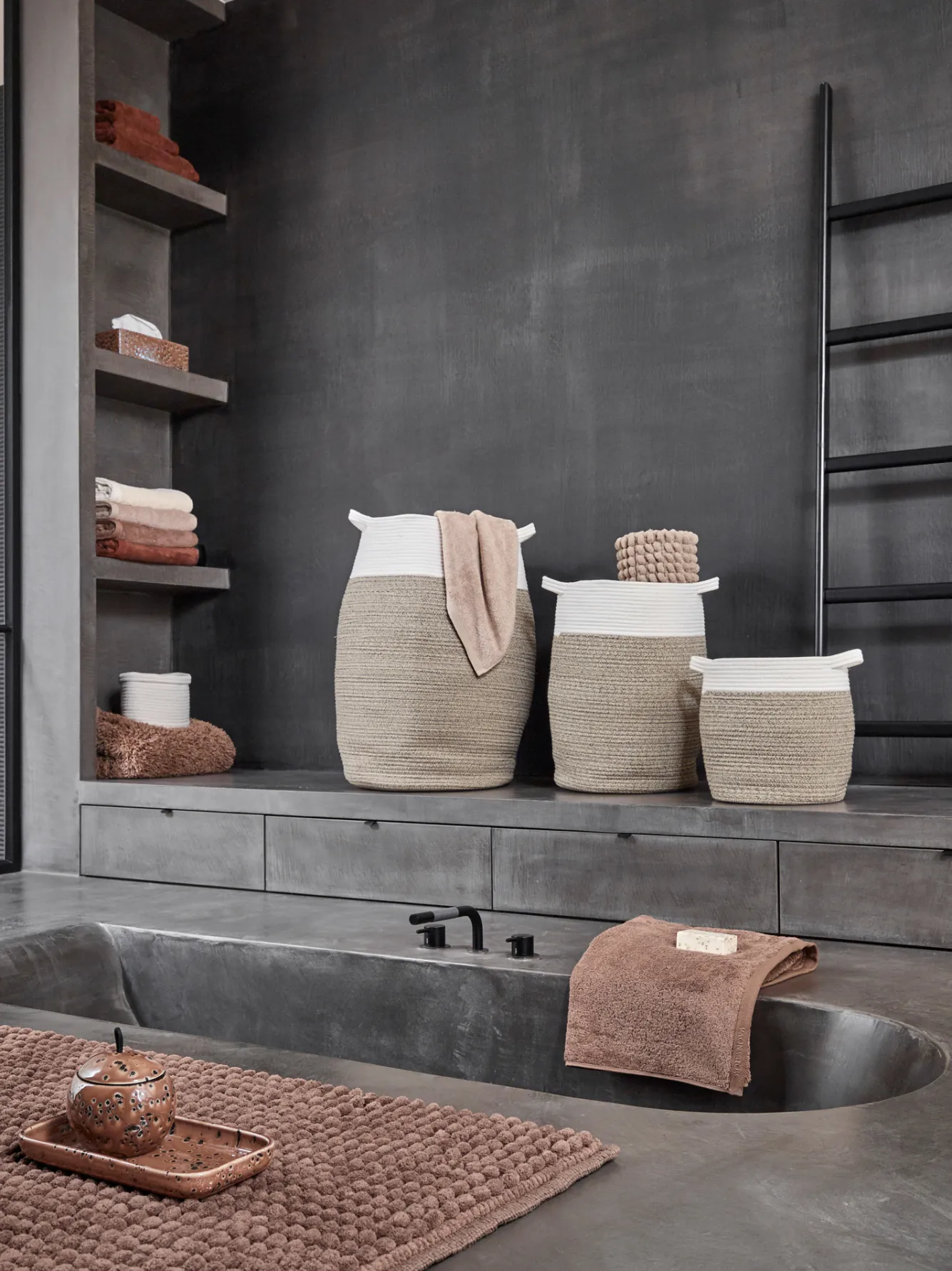 Aquanova Bath mat AXEL color Nougat (AXEBM-136)