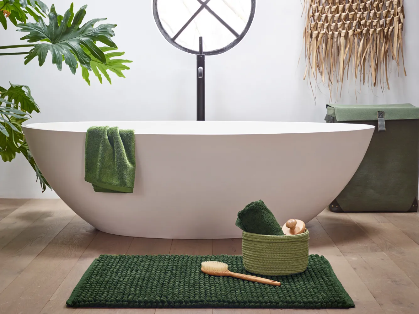 Aquanova Bath mat AXEL color Moss (AXEBM-125)
