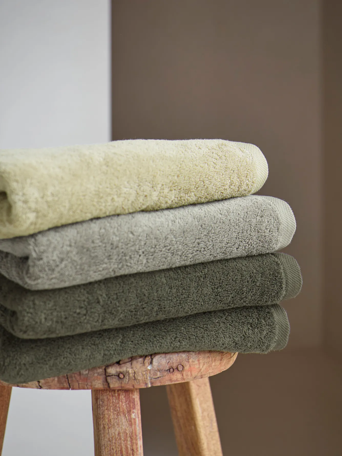 Aquanova Bath mat LONDON color Absynth-128