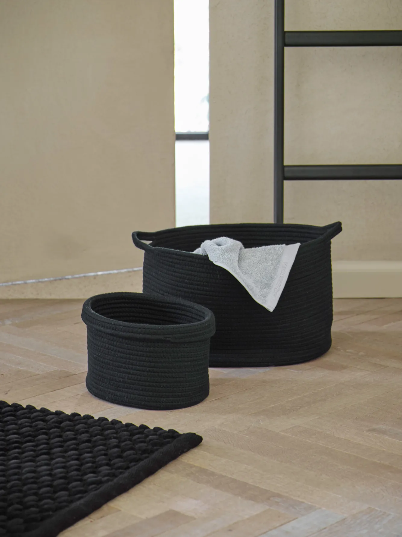 Aquanova Bath mat MAKS color Black-09