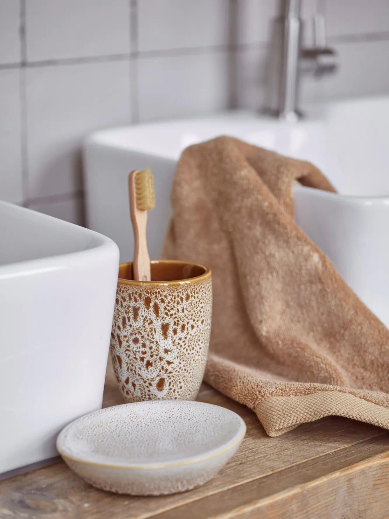 Aquanova Cup / toothbrush holder UGO color Ginger-299 (beige)