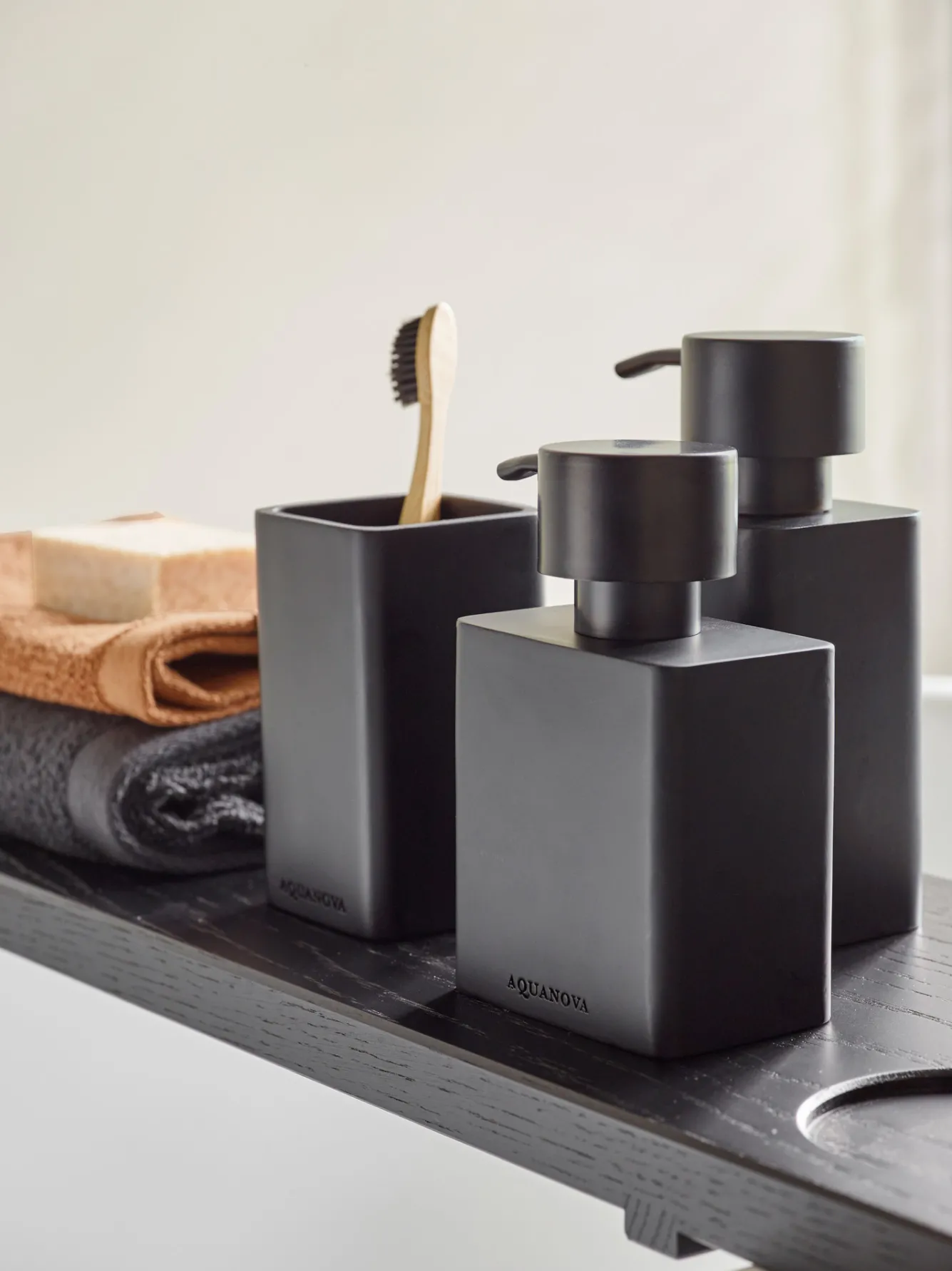 Aquanova Cup / toothbrush holder KHANA color Black-09