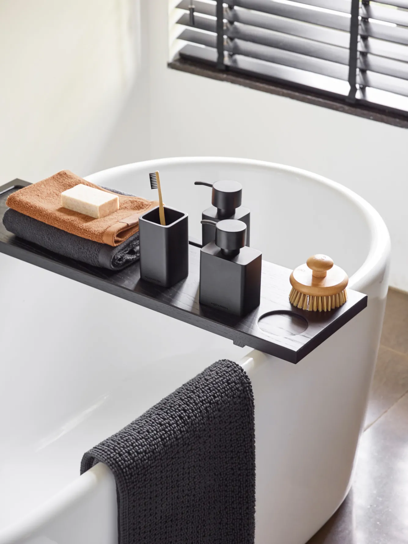 Aquanova Cup / toothbrush holder KHANA color Black-09