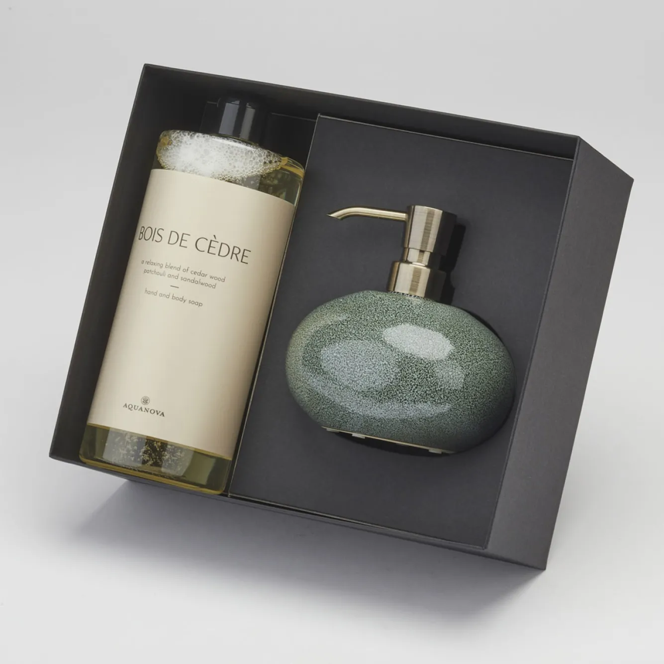 Aquanova Giftbox Ugo soap dispenser Forest  Paris soap Bois de Cèdre (GIFTUGODIS269-BDC)