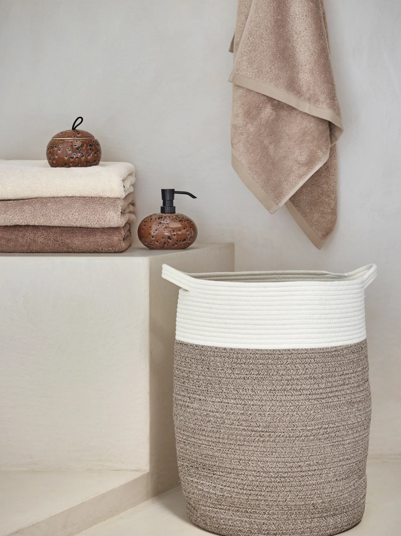 Aquanova Laundry basket Osman Nougat-136 (beige) small