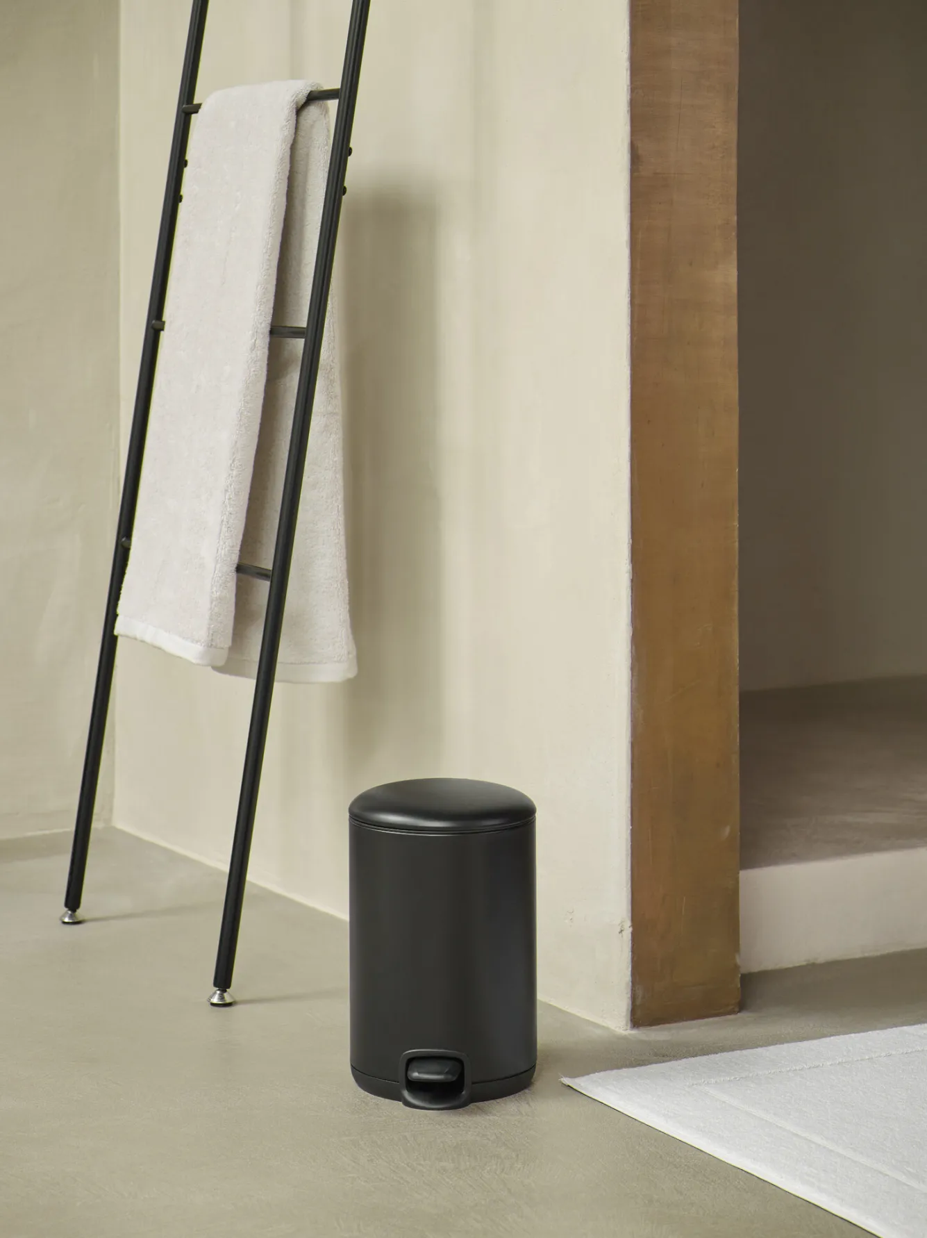 Aquanova Pedal bin KAZ color Black-09 (black) 3 liters