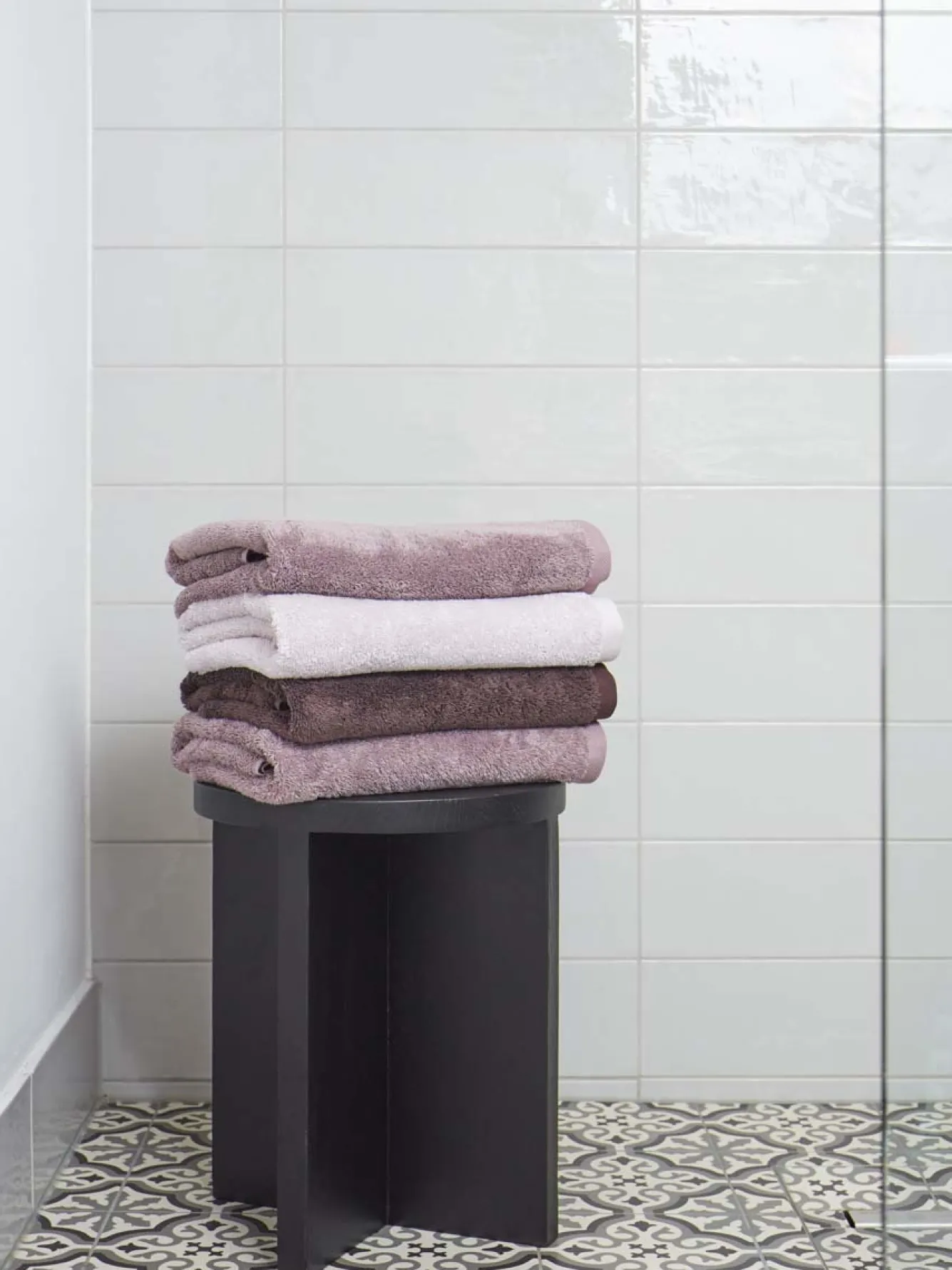 Aquanova Stool COLE color Black-09