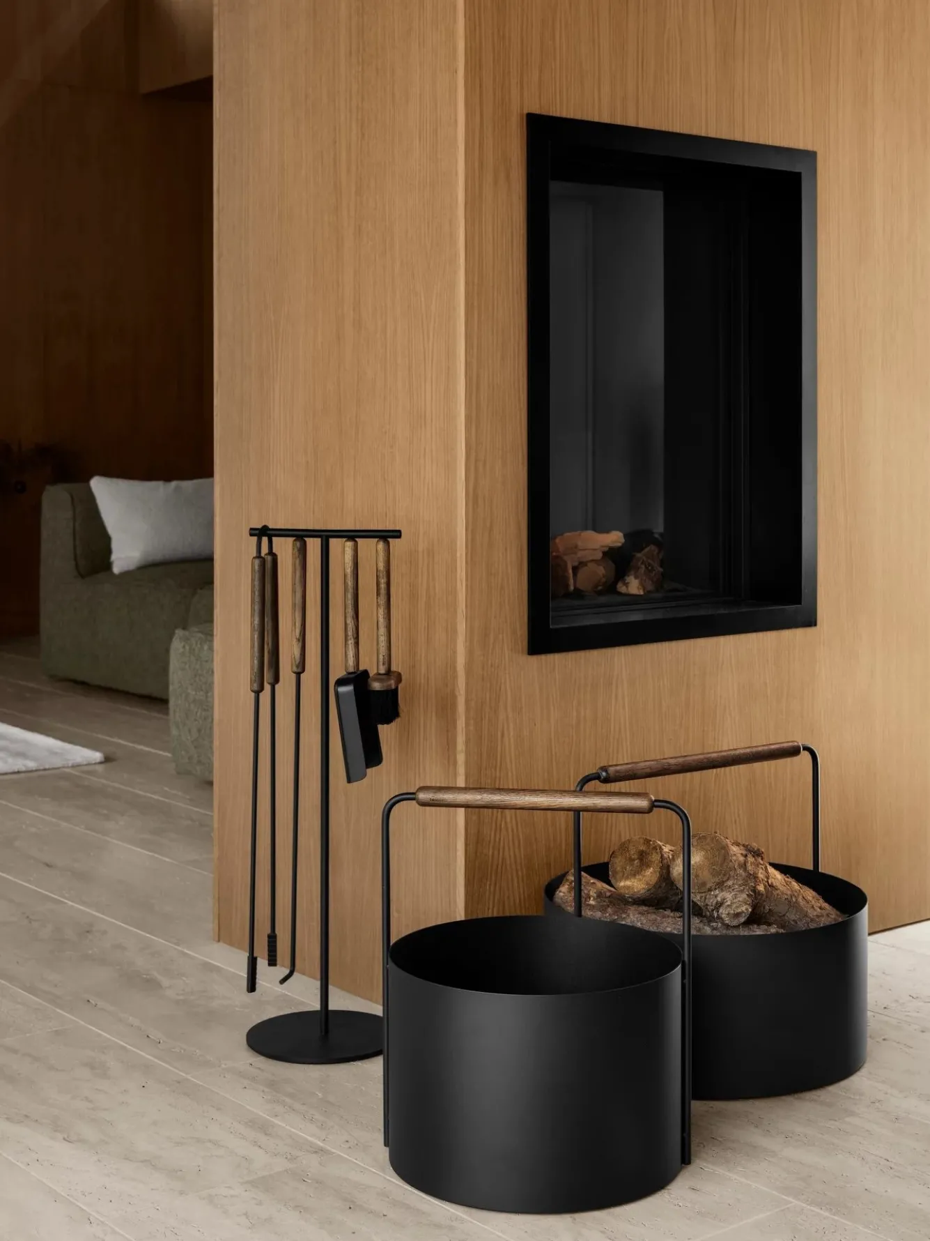 Blomus ASHI firewood basket medium (brown oak) 66165