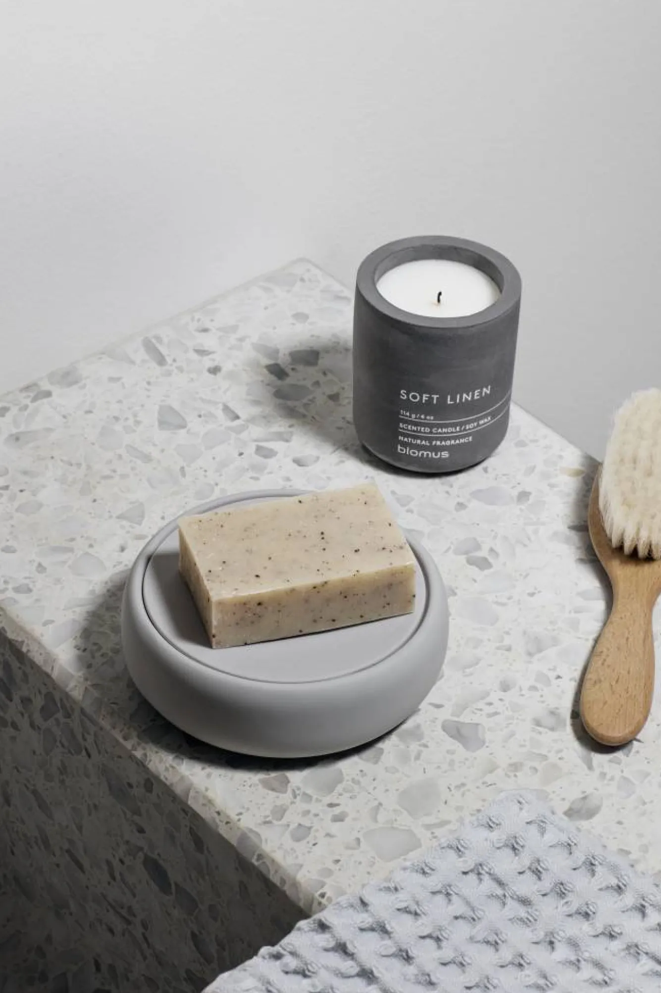 Blomus FRAGA scented candle Sandalwood Myrrh (114 grams) 65652
