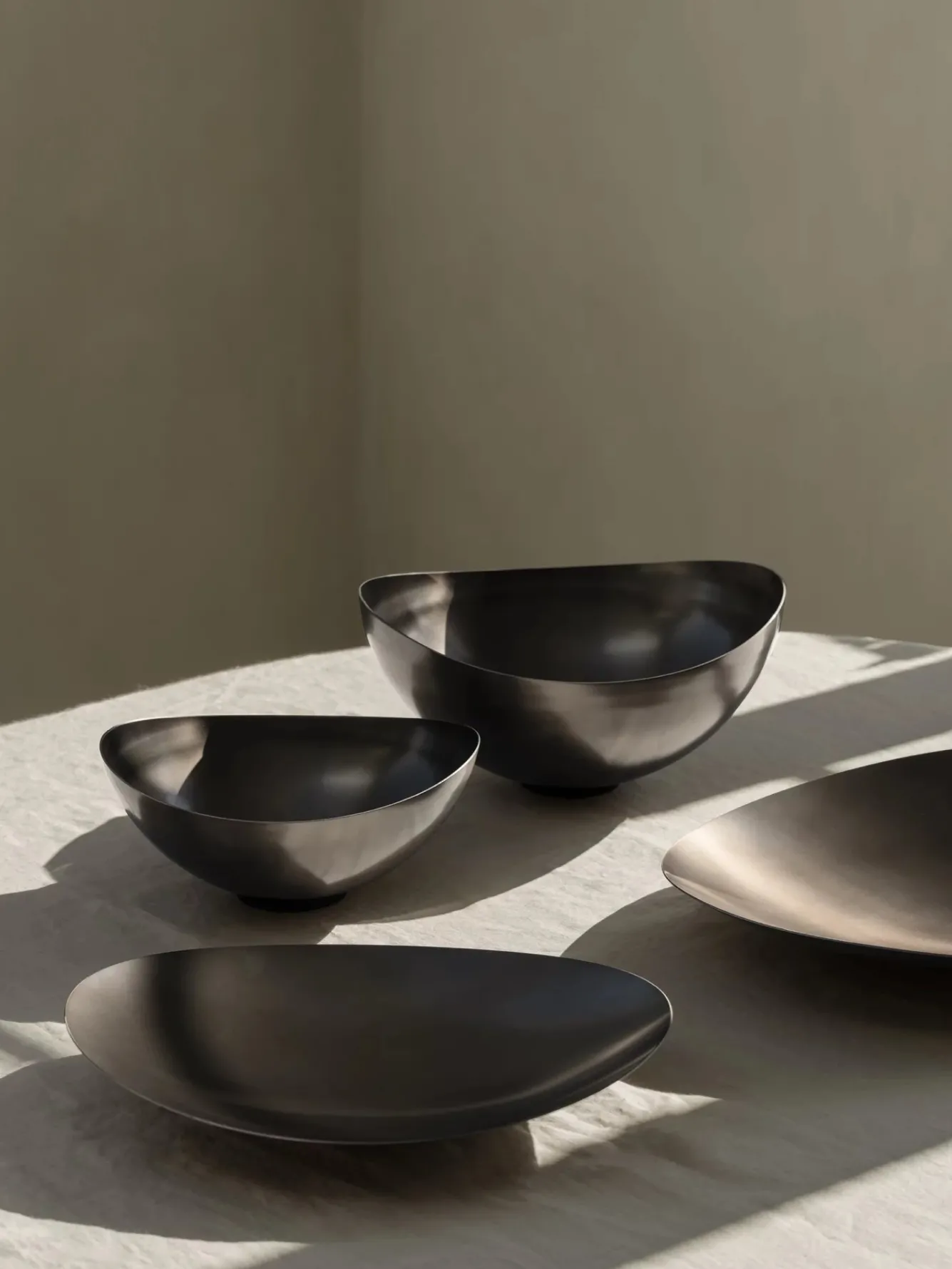 Blomus ONDEA bowl 42 cm color Burned Metal - 64480
