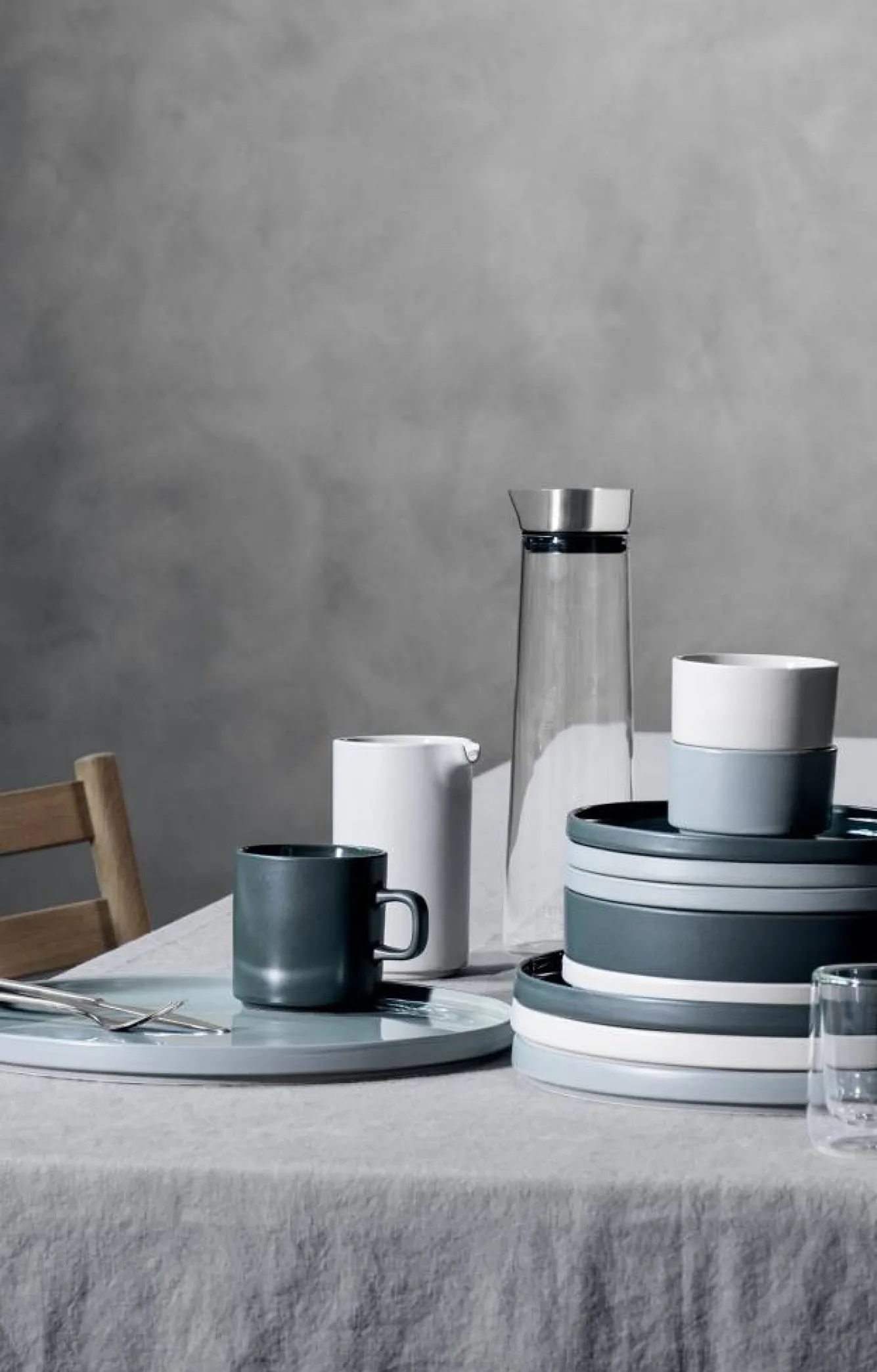 Blomus PILAR flat plate / serving plate 35 cm Moonbeam (63696)