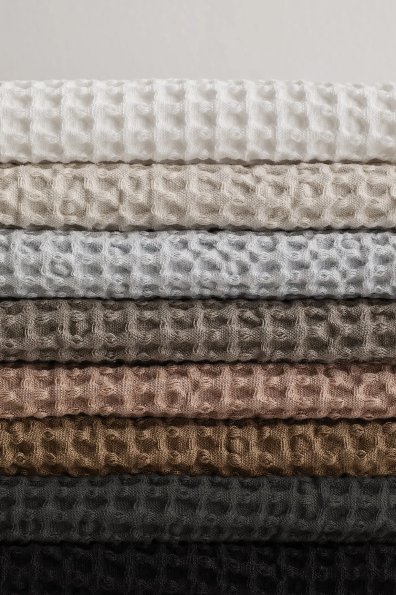 Blomus Towel waffle pattern 50x100 cm CARO color Magnet (69000)