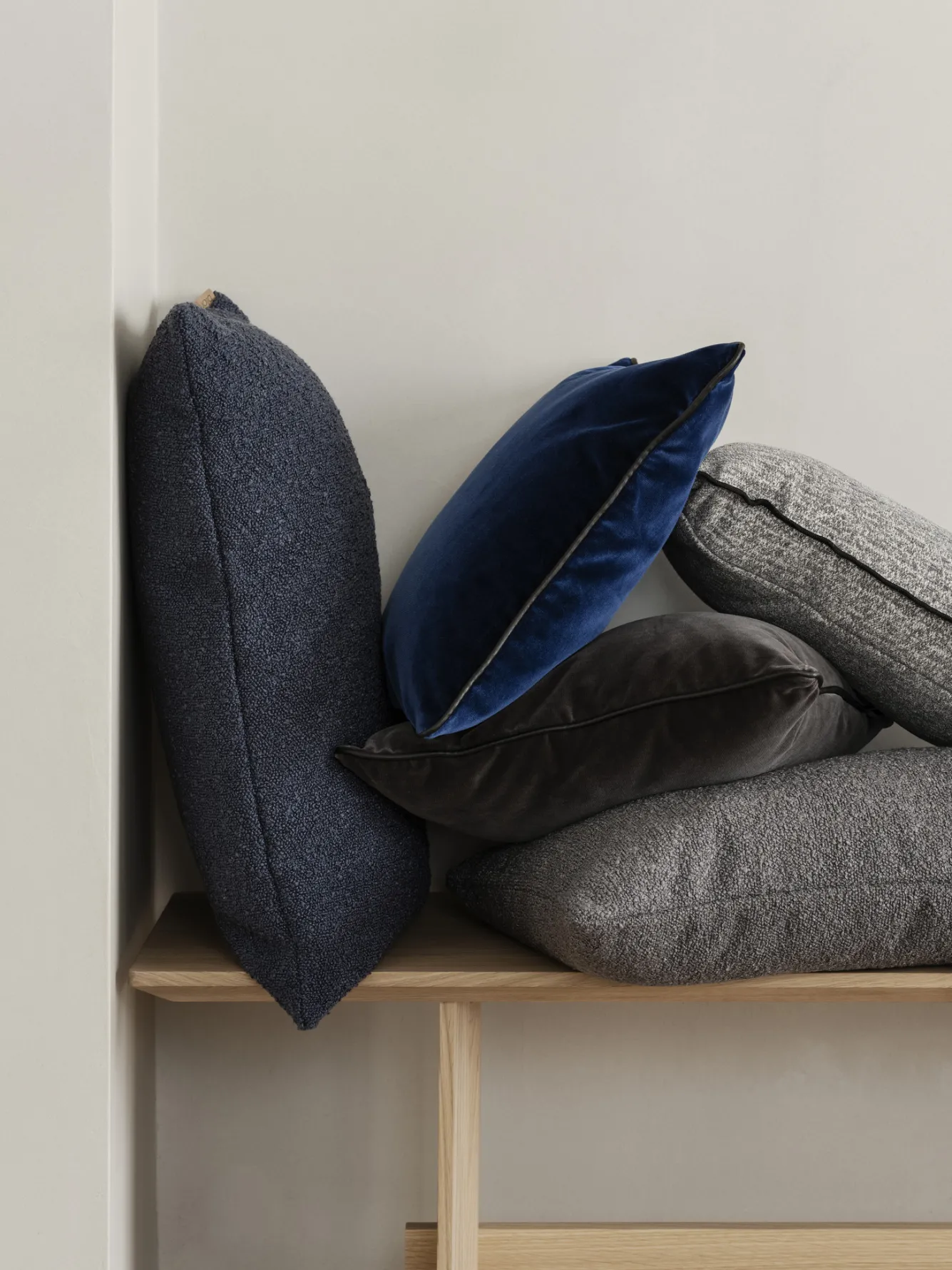 Blomus VELVET cushion cover 30x50 - Midnight Blue (66566)