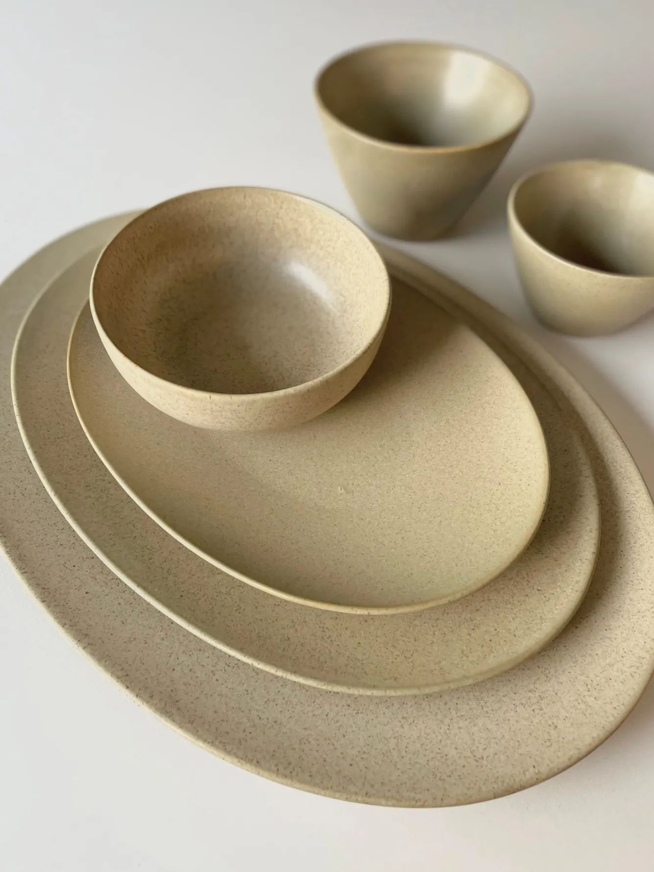 BonBistro CIRRO flat plate oval 24 cm - Beige (740954)