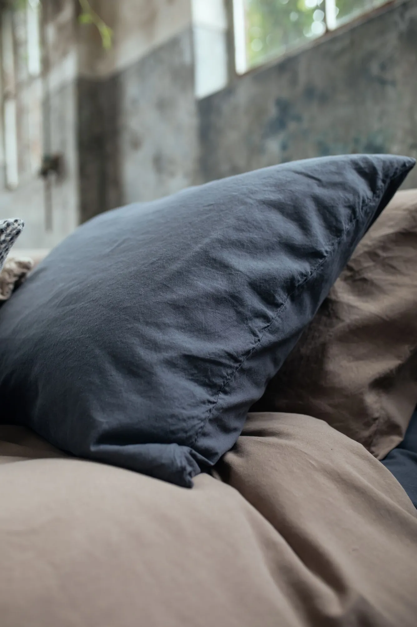 Vandyck Duvet cover PURE 66 Off Black 240x220 cm (hemp / cotton)