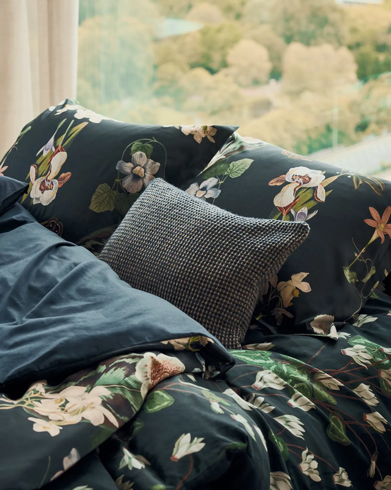 Vandyck Duvet cover GREEN FEVER Blue Ink 240x220 cm (satin cotton)
