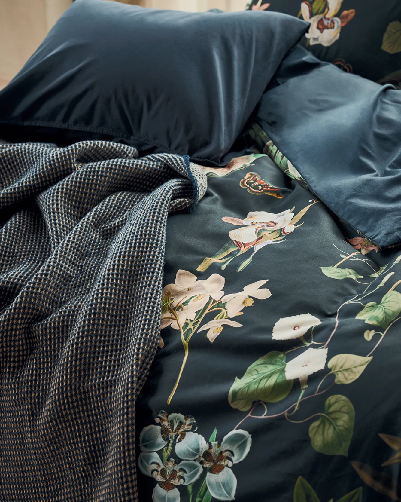 Vandyck Duvet cover GREEN FEVER Blue Ink 240x220 cm (satin cotton)