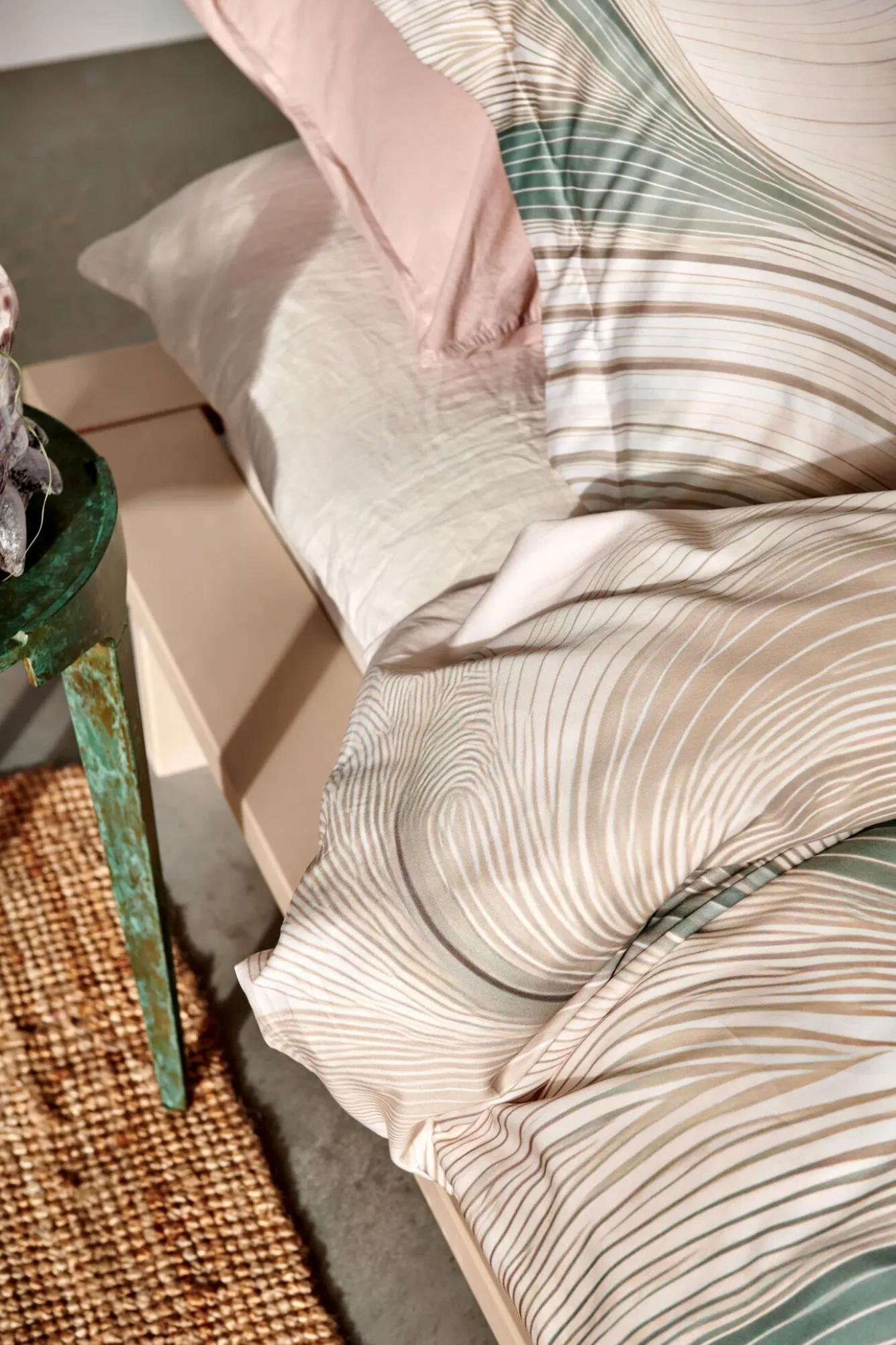 Vandyck Duvet cover FLOWING Cream Tan 140x220 cm (satin cotton)