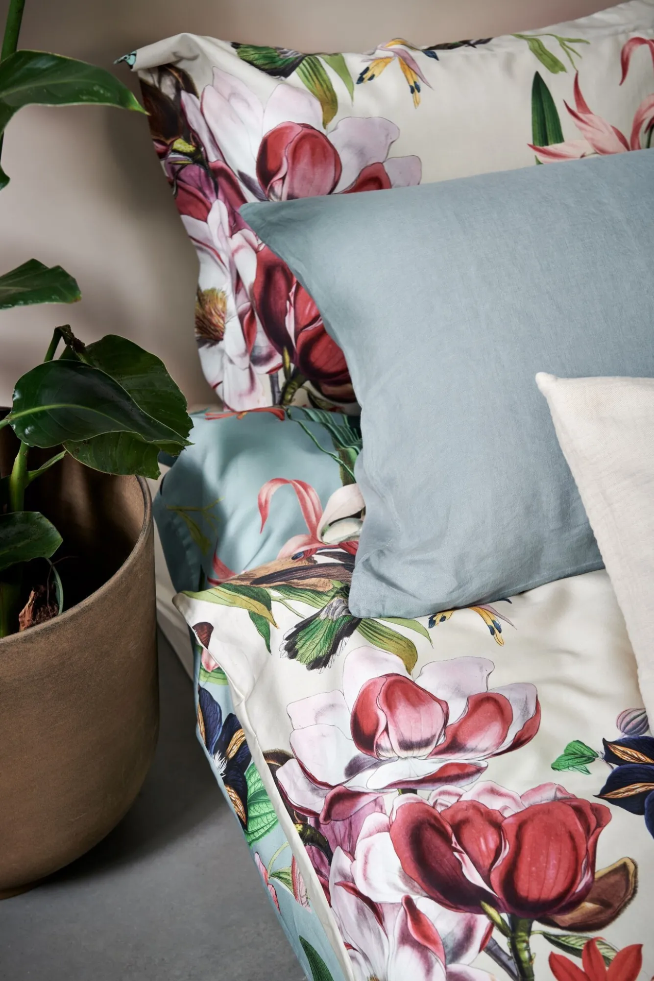 Vandyck Duvet cover FLOWER MIX Cream Tan 240x220 cm (satin cotton)