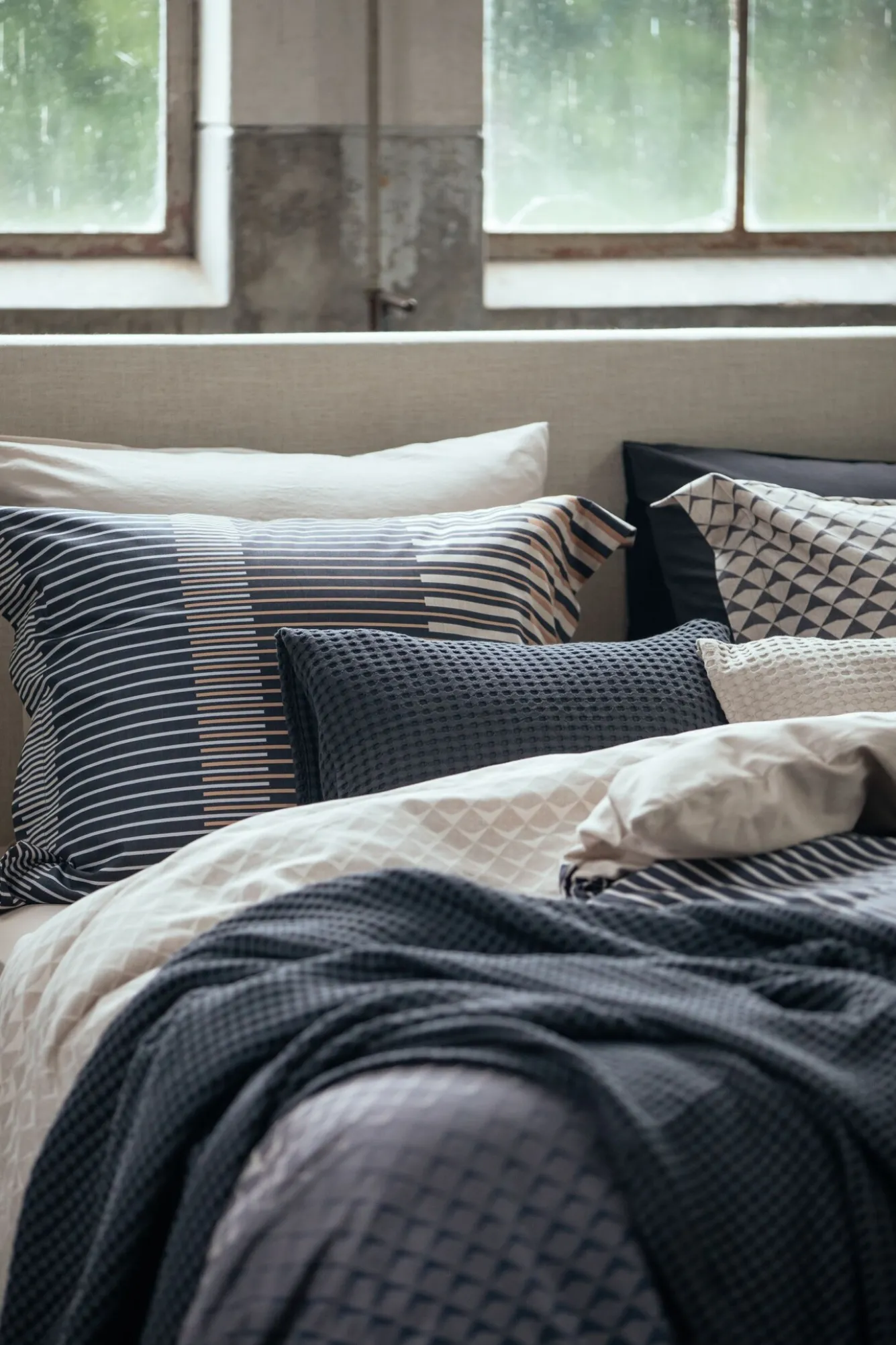 Vandyck Duvet cover WANDER Off Black 140x220 cm (satin cotton)