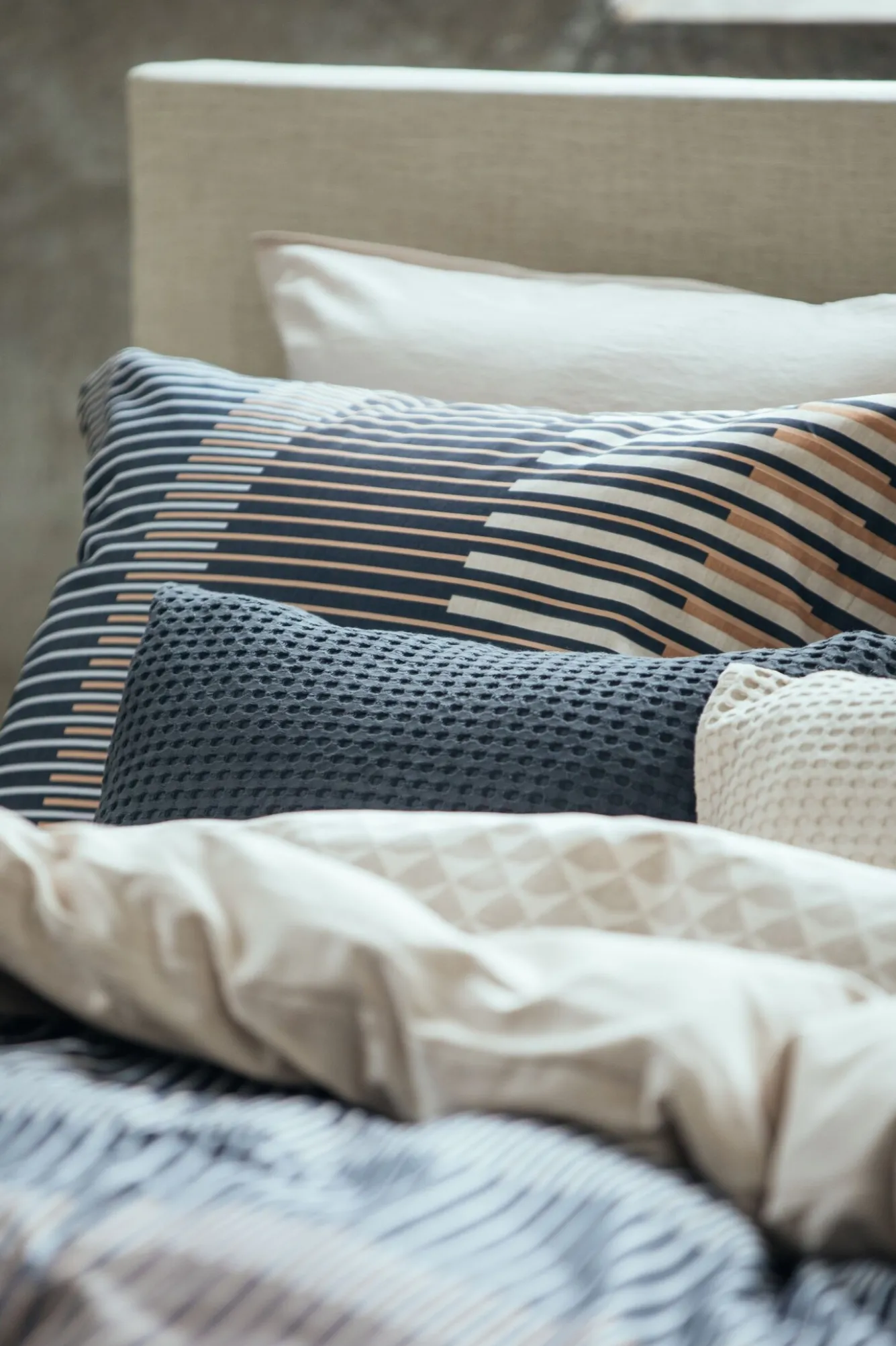 Vandyck Duvet cover WANDER Off Black 140x220 cm (satin cotton)