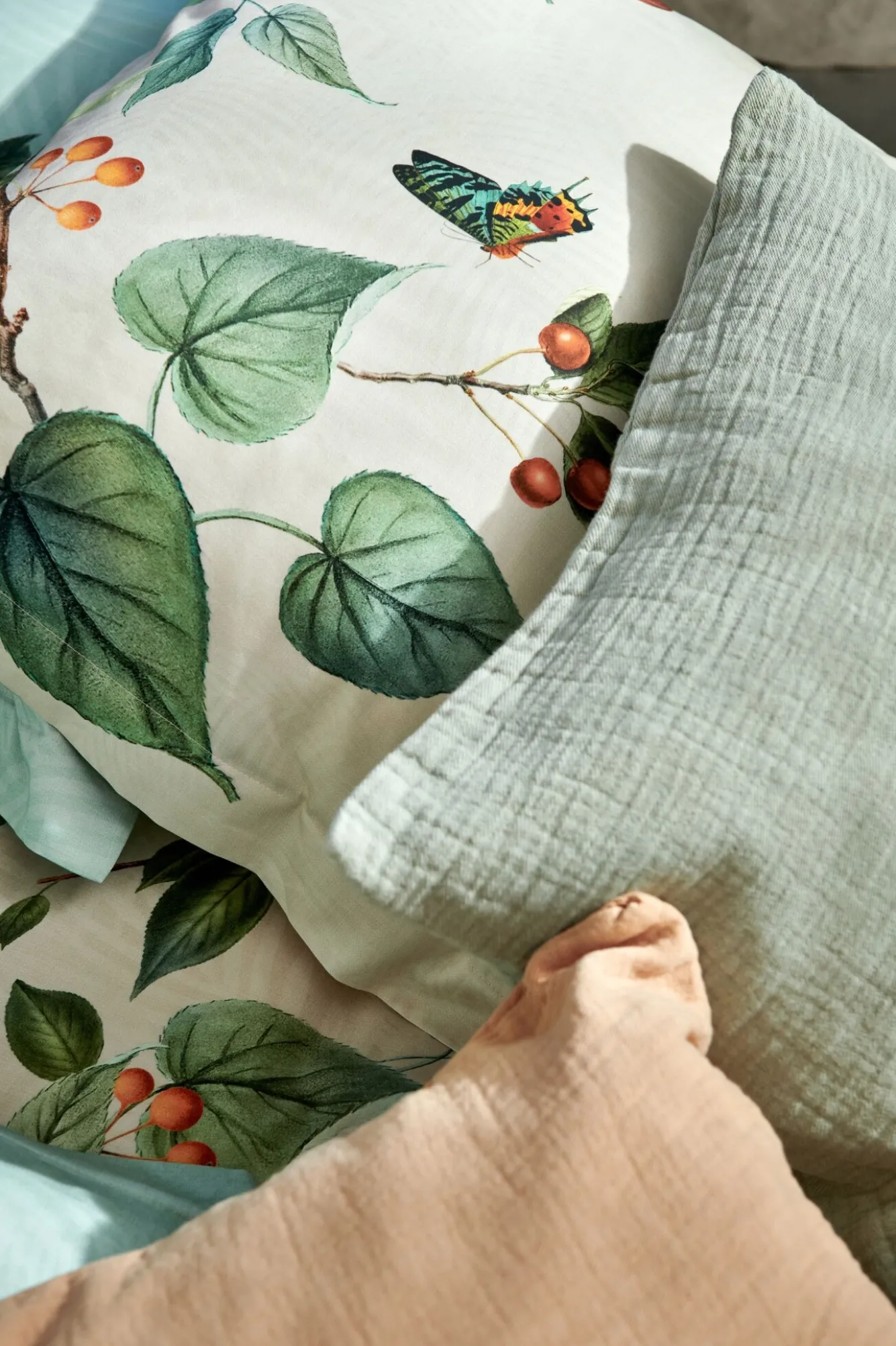 Vandyck Duvet cover FRUIT GARDEN Cream Tan 240x220 cm (satin cotton)