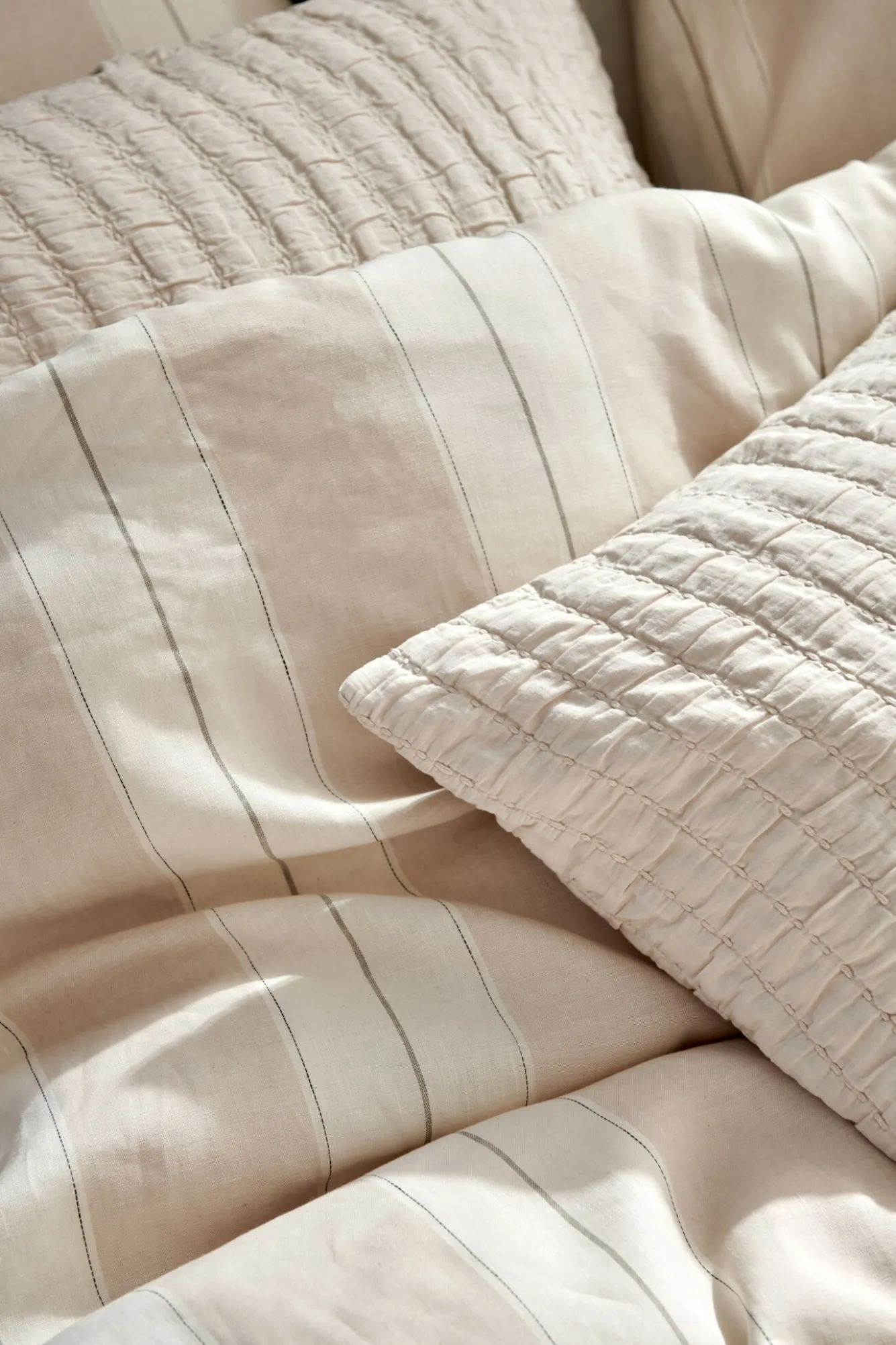 Vandyck PURE 64 throw/bedspread 260x260 cm Cream Tan (cotton) PRSA22264